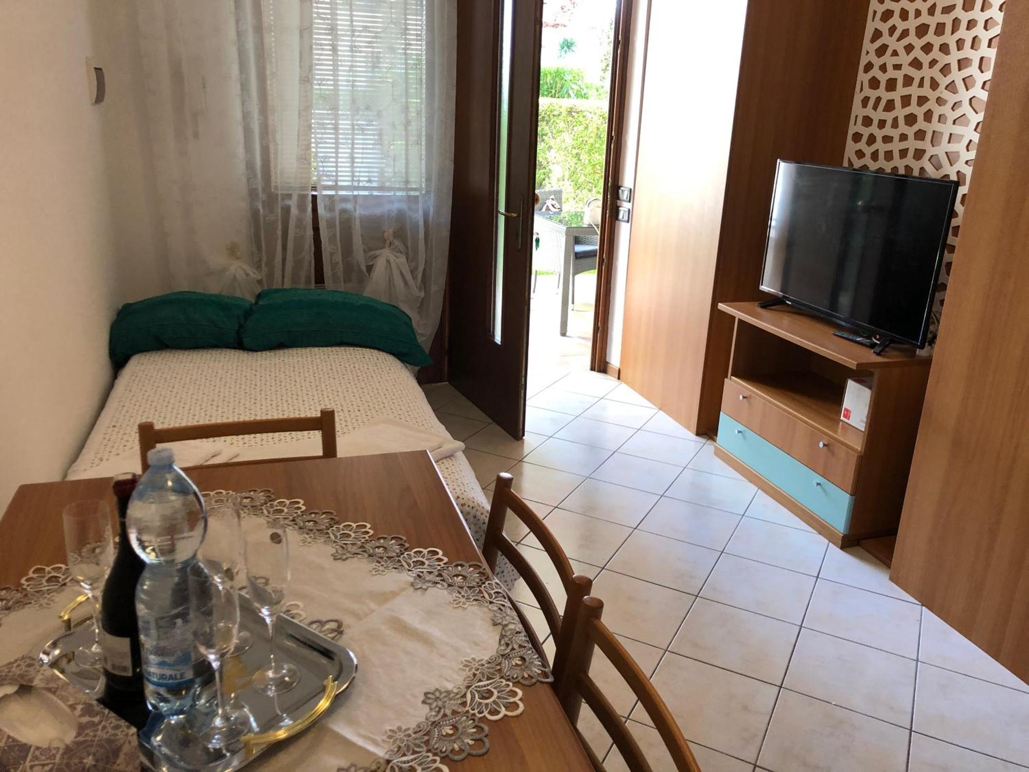 Апартаменти Casa Lorenzo Дезенцано-дель-Гарда Екстер'єр фото